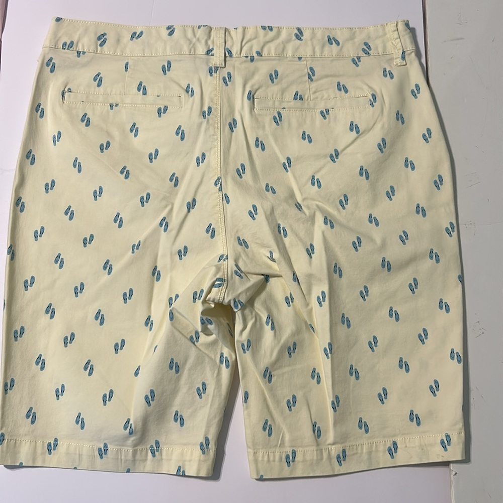 🟢3/$15 Gloria Vanderbilt Bermuda Shorts yellow with Blue flip Flops 14 petite - Picture 9 of 12